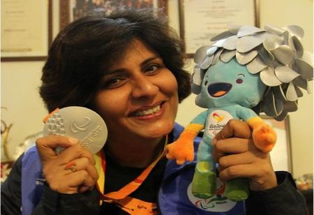 IIMK Honours Paralympian Dr. Deepa Malik with IIMK National Excellence Award